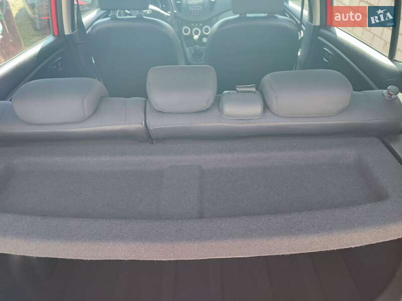 Хэтчбек Hyundai i10 2010 в Черняхове
