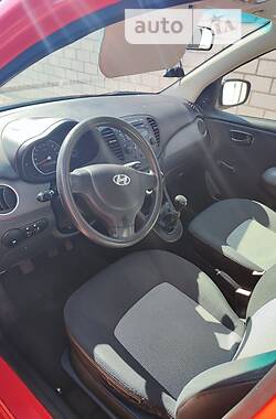 Хэтчбек Hyundai i10 2010 в Черняхове