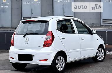 Хэтчбек Hyundai i10 2012 в 