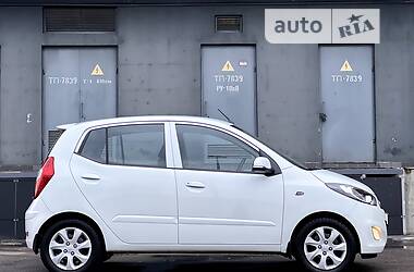 Хэтчбек Hyundai i10 2012 в 