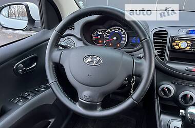 Хэтчбек Hyundai i10 2012 в 