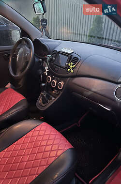 Хэтчбек Hyundai i10 2010 в Рахове