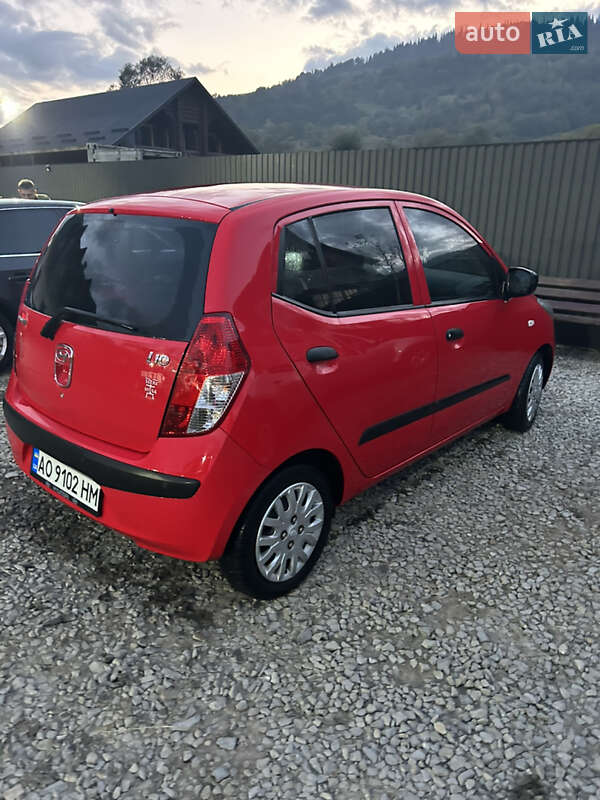 Хэтчбек Hyundai i10 2010 в Рахове