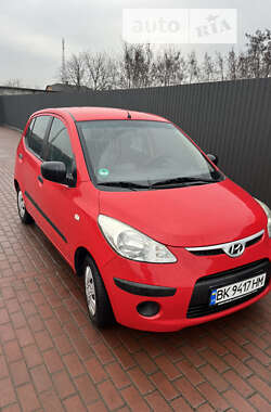 Хетчбек Hyundai i10 2008 в Сарнах