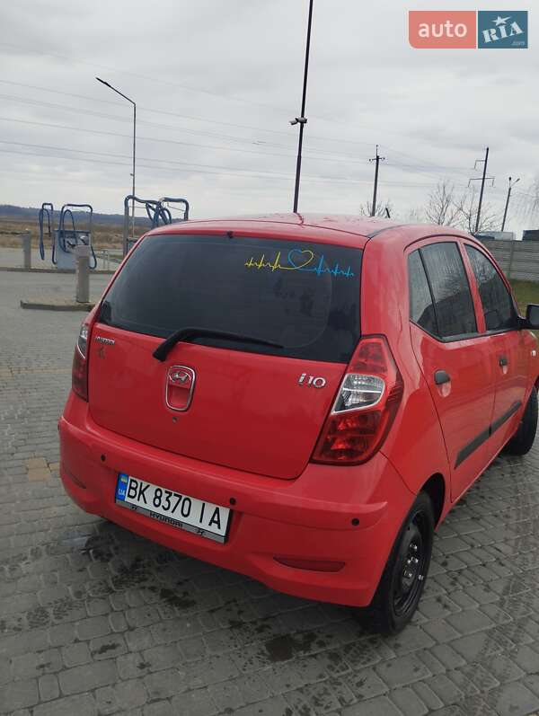 Хэтчбек Hyundai i10 2011 в Костополе