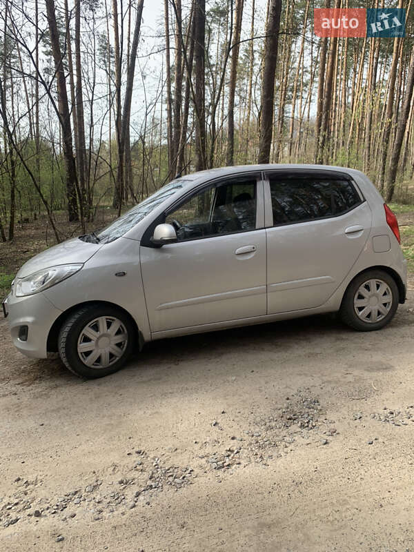 Хэтчбек Hyundai i10 2011 в Киеве