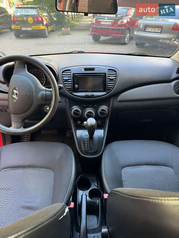 Хэтчбек Hyundai i10 2010 в Ивано-Франковске