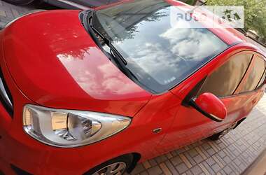 Хэтчбек Hyundai i10 2012 в Каменском