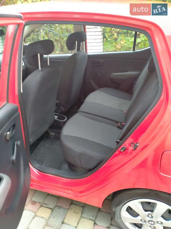 Хэтчбек Hyundai i10 2012 в Тернополе