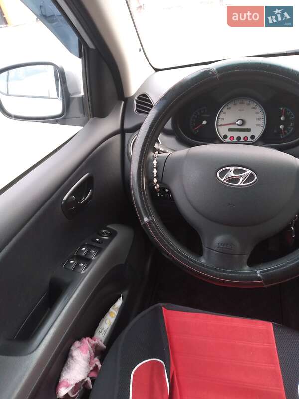 Хетчбек Hyundai i10 2009 в Чернівцях