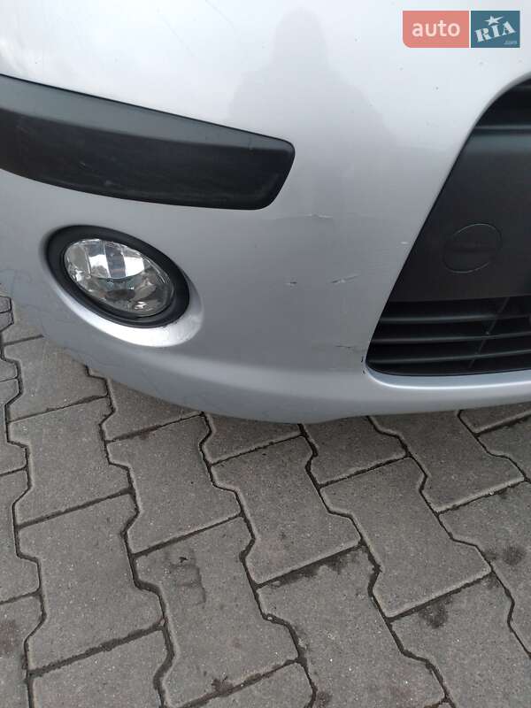 Хетчбек Hyundai i10 2009 в Чернівцях