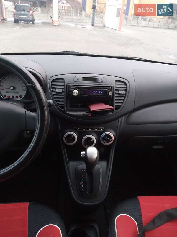 Хетчбек Hyundai i10 2009 в Чернівцях