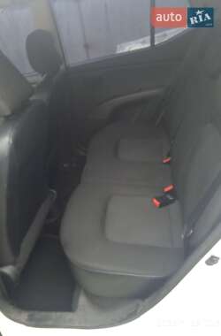 Хэтчбек Hyundai i10 2012 в Киеве