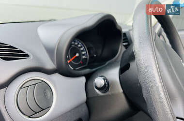 Хетчбек Hyundai i10 2012 в 