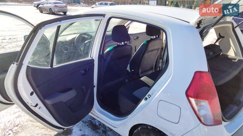 Хетчбек Hyundai i10 2008 в Чернігові