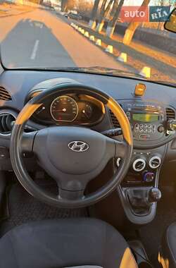 Хэтчбек Hyundai i10 2009 в 