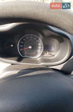 Хэтчбек Hyundai i10 2012 в Днепре