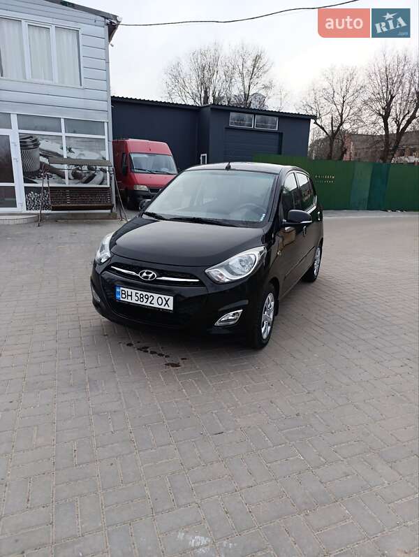 Хэтчбек Hyundai i10 2013 в 