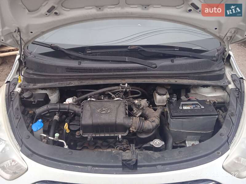 Хэтчбек Hyundai i10 2012 в Киеве