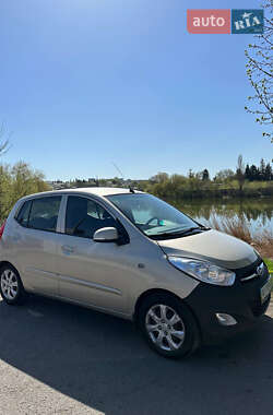 Хэтчбек Hyundai i10 2013 в 