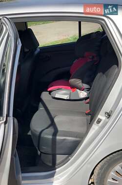 Хэтчбек Hyundai i10 2013 в 