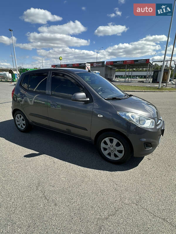 Хэтчбек Hyundai i10 2011 в Киеве