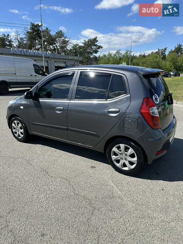 Хэтчбек Hyundai i10 2011 в Киеве