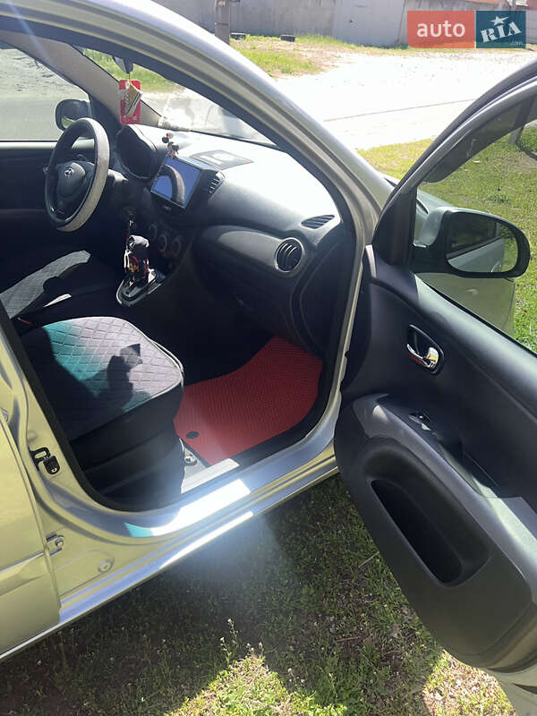 Хэтчбек Hyundai i10 2012 в Броварах