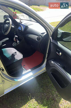 Хэтчбек Hyundai i10 2012 в 