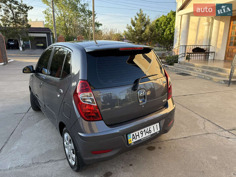 Хэтчбек Hyundai i10 2012 в Одессе