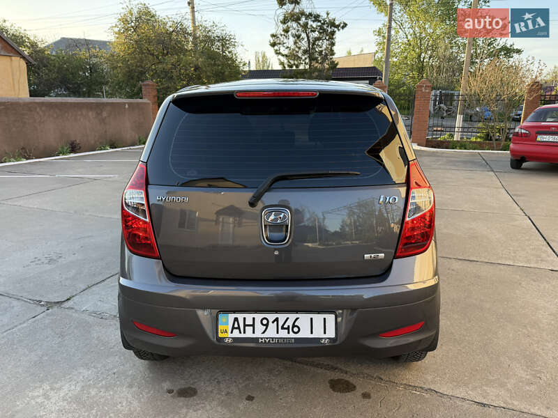 Хэтчбек Hyundai i10 2012 в Одессе