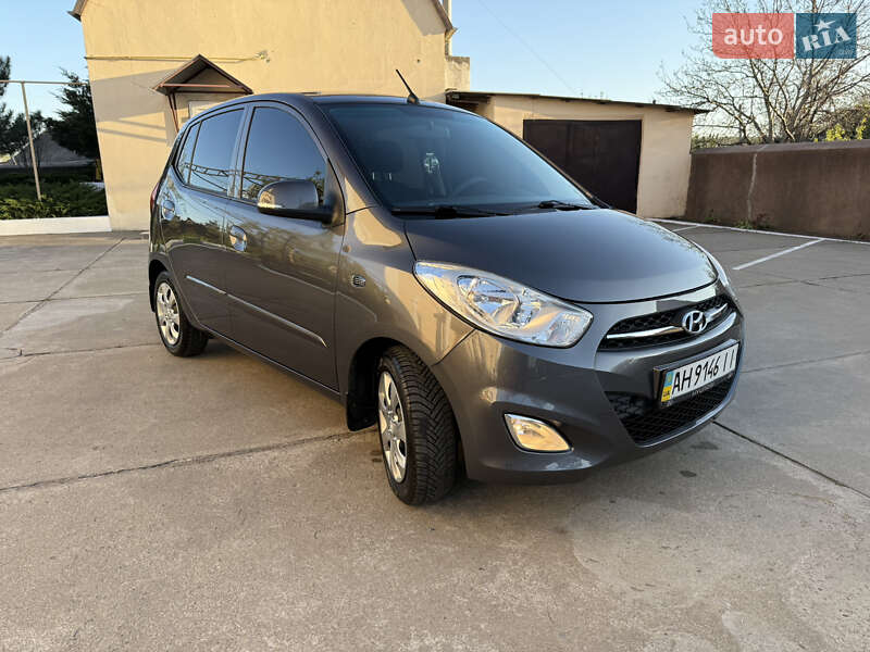 Хэтчбек Hyundai i10 2012 в Одессе