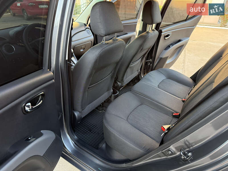 Хэтчбек Hyundai i10 2012 в Одессе