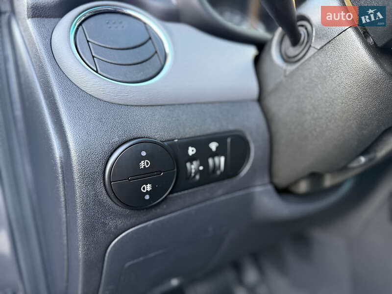 Хэтчбек Hyundai i10 2012 в Одессе