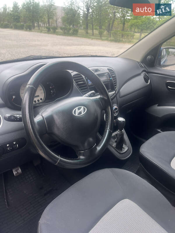 Хэтчбек Hyundai i10 2008 в Кривом Роге