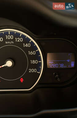 Хэтчбек Hyundai i10 2011 в 