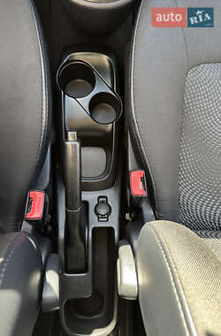 Хэтчбек Hyundai i10 2011 в 