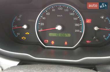 Хетчбек Hyundai i10 2010 в 