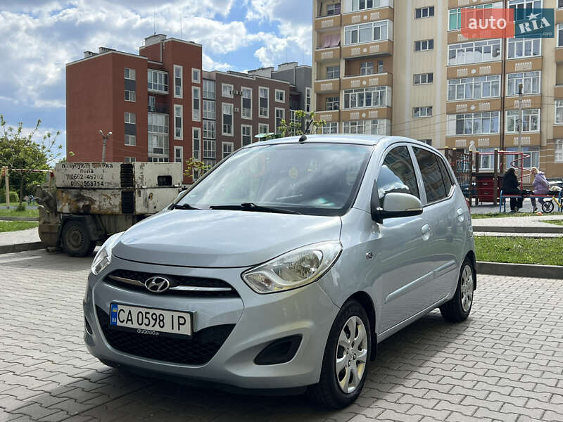Хетчбек Hyundai i10 2012 в 