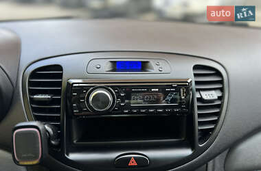 Хетчбек Hyundai i10 2012 в 