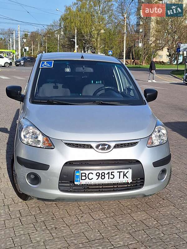 Хэтчбек Hyundai i10 2010 в 