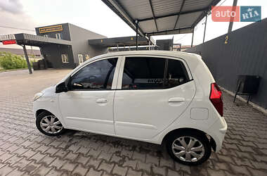 Хэтчбек Hyundai i10 2011 в 