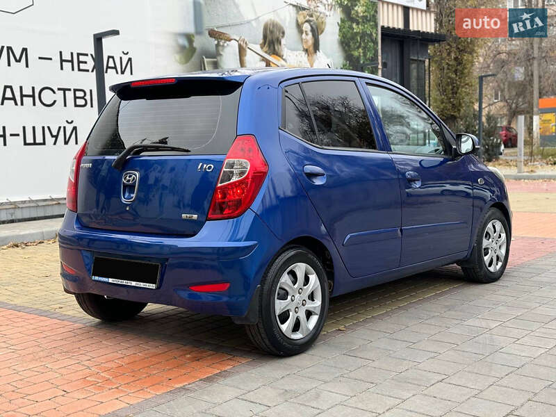 Хэтчбек Hyundai i10 2011 в Одессе
