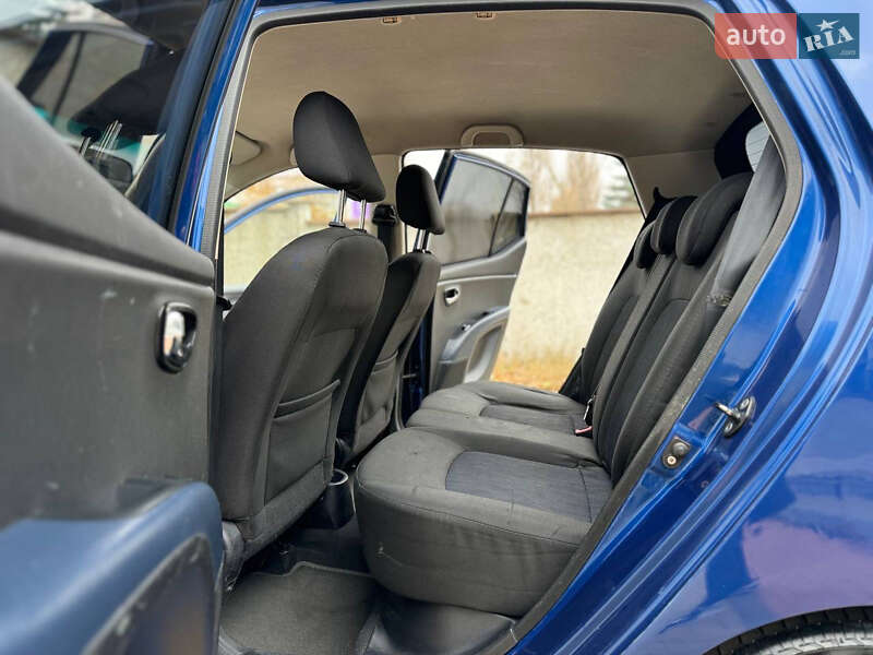 Хэтчбек Hyundai i10 2011 в Одессе