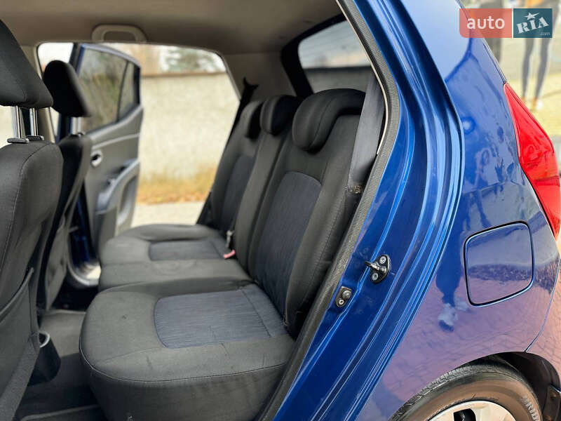 Хэтчбек Hyundai i10 2011 в Одессе