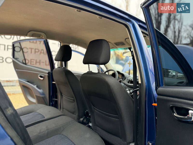 Хэтчбек Hyundai i10 2011 в Одессе