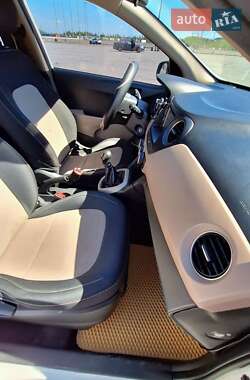 Хэтчбек Hyundai i10 2017 в 