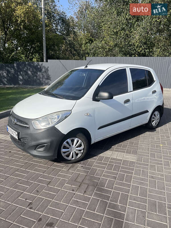 Хэтчбек Hyundai i10 2012 в 