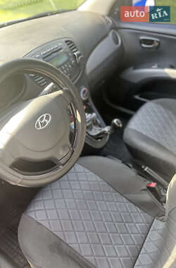 Хэтчбек Hyundai i10 2012 в 