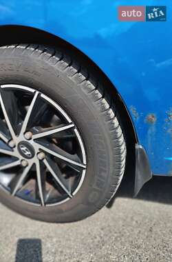 Хэтчбек Hyundai i10 2010 в 